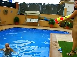Ris Dar In An Outstanding Buttfuck Threesome By The Pool